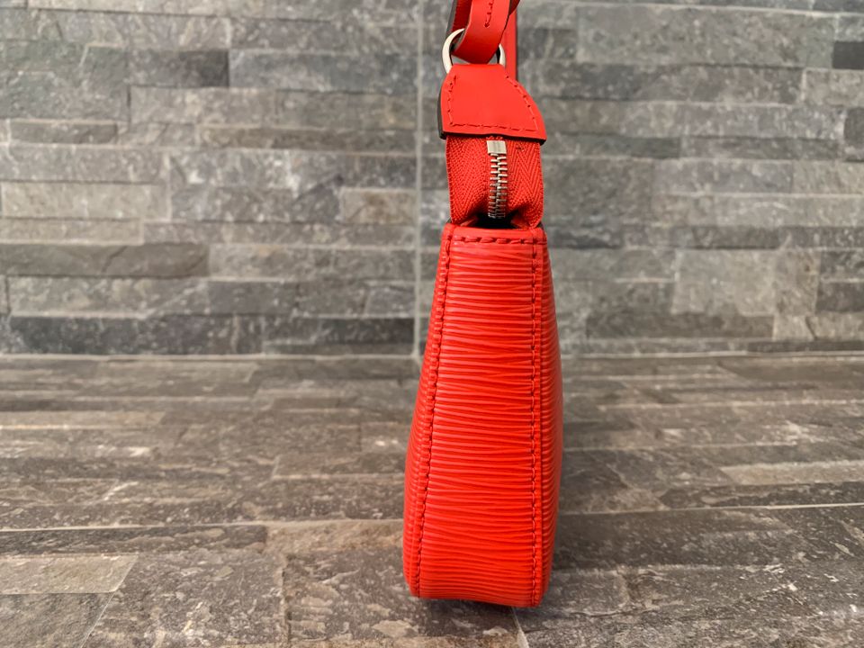 Louis Vuitton Epi Pochette Accessoires NM in Coquelicot in Freudenberg