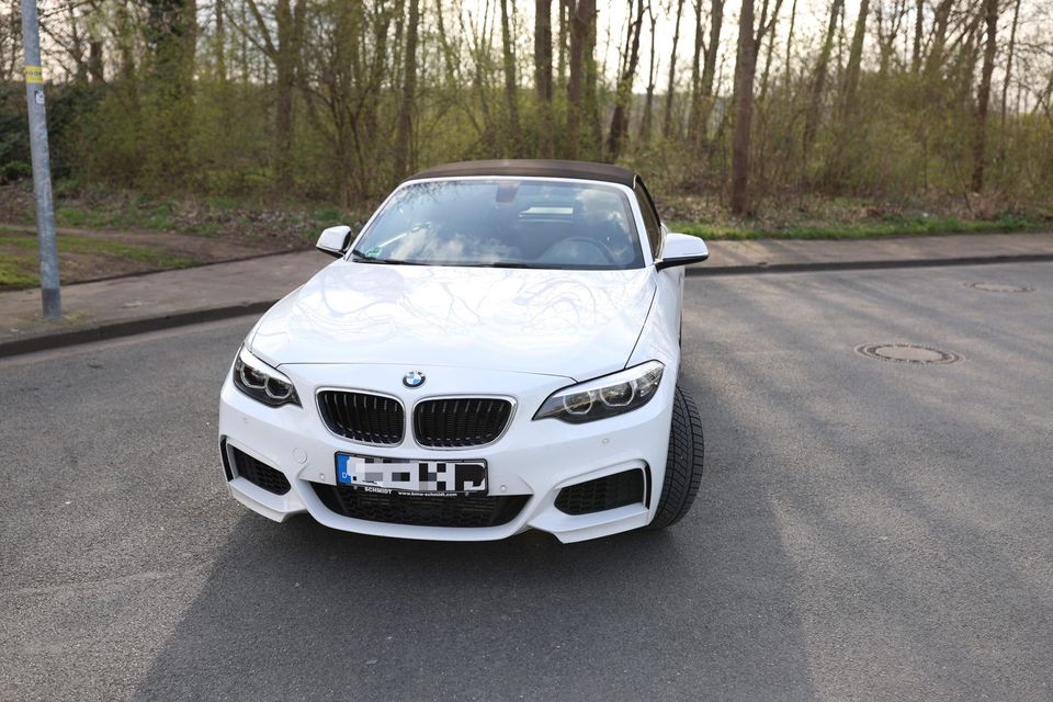 BMW 218i mit M-Paket / Leder / weiß / Automatik / Benzin in Hannover