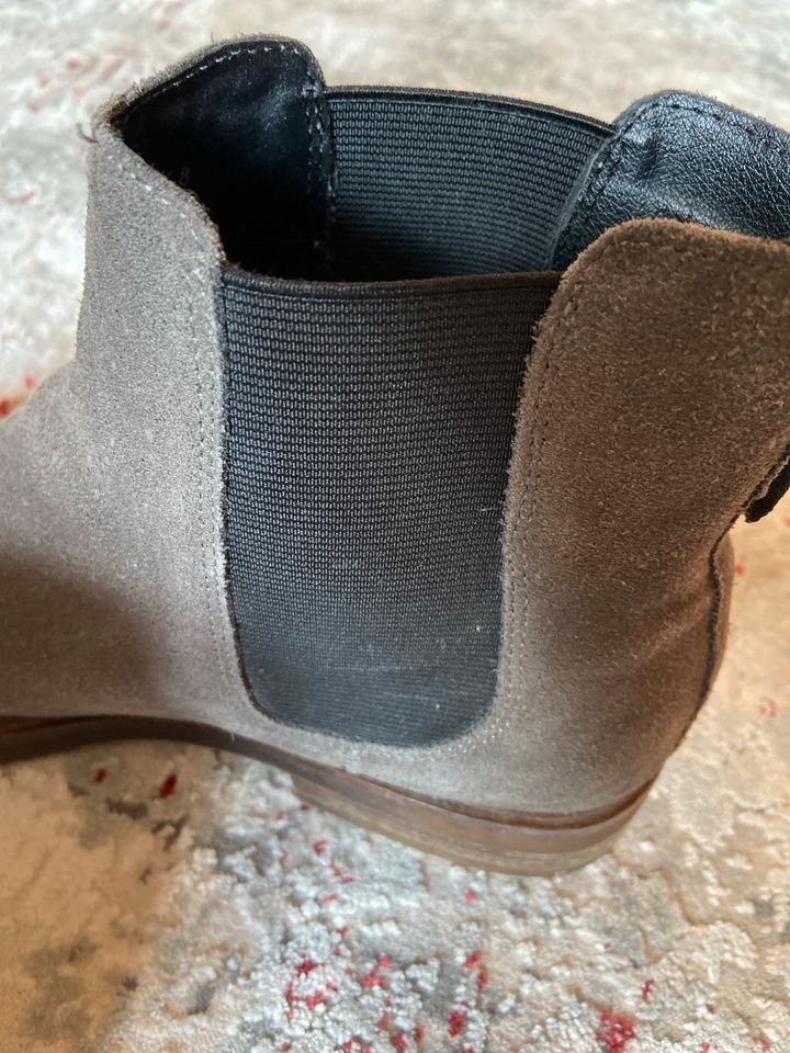 Chelsea Boots Schuhe Stiefel Gr. 42 Grau in Hamburg