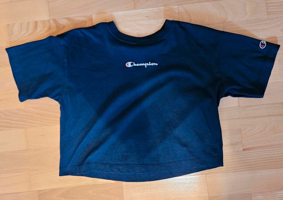 Blaue Champion Tshirt in Rheinfelden (Baden)