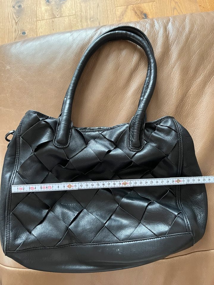 Schwarze Ledertasche von Legend in Fernwald