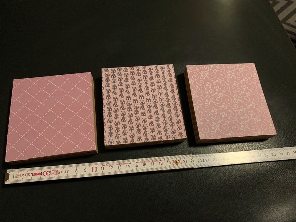 3 Holzplatten in Rose‘ rosa Muster zum Aufstellen in Cloppenburg
