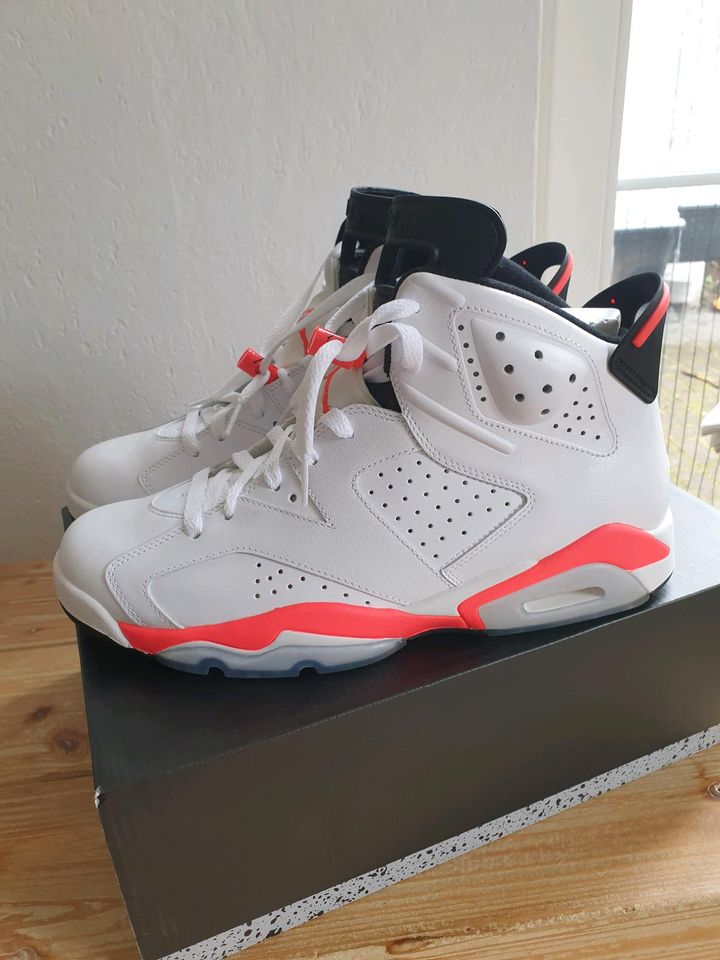 Nike Air Jordan 6 VI, Retro, white infrared black , 44.5 Neu, OVP in Berlin