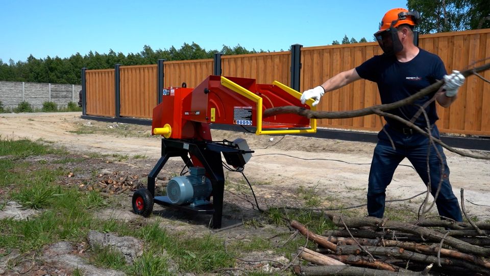 HOLZHACKER RE-100 (7,5 KW) in Trebus