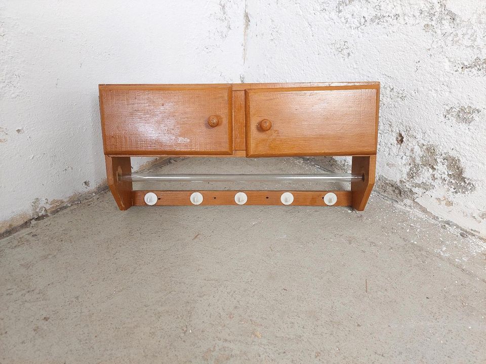 Vintage Wandschrank Küchenschränkchen Garderobe 60er 70er DDR in Berlin