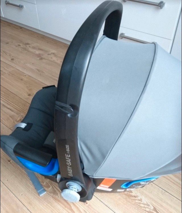 Britax Römer Baby Safe i-Size Babyschale mit Rückspiegel in München