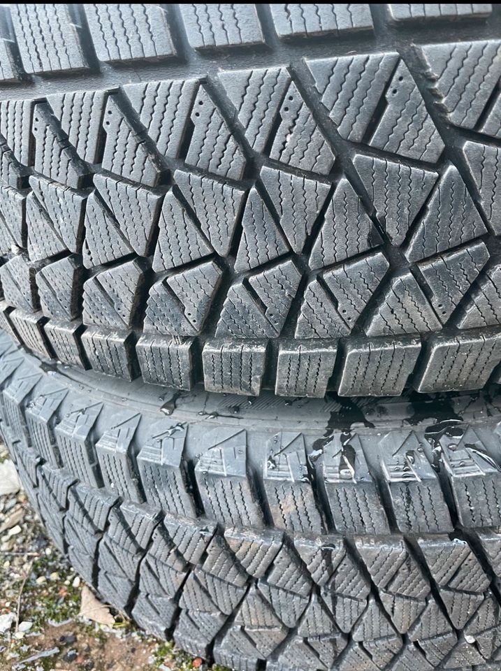 Winterreifen 215/70 R 16 100S 6,5 mm Brigestone in Friedberg (Hessen)