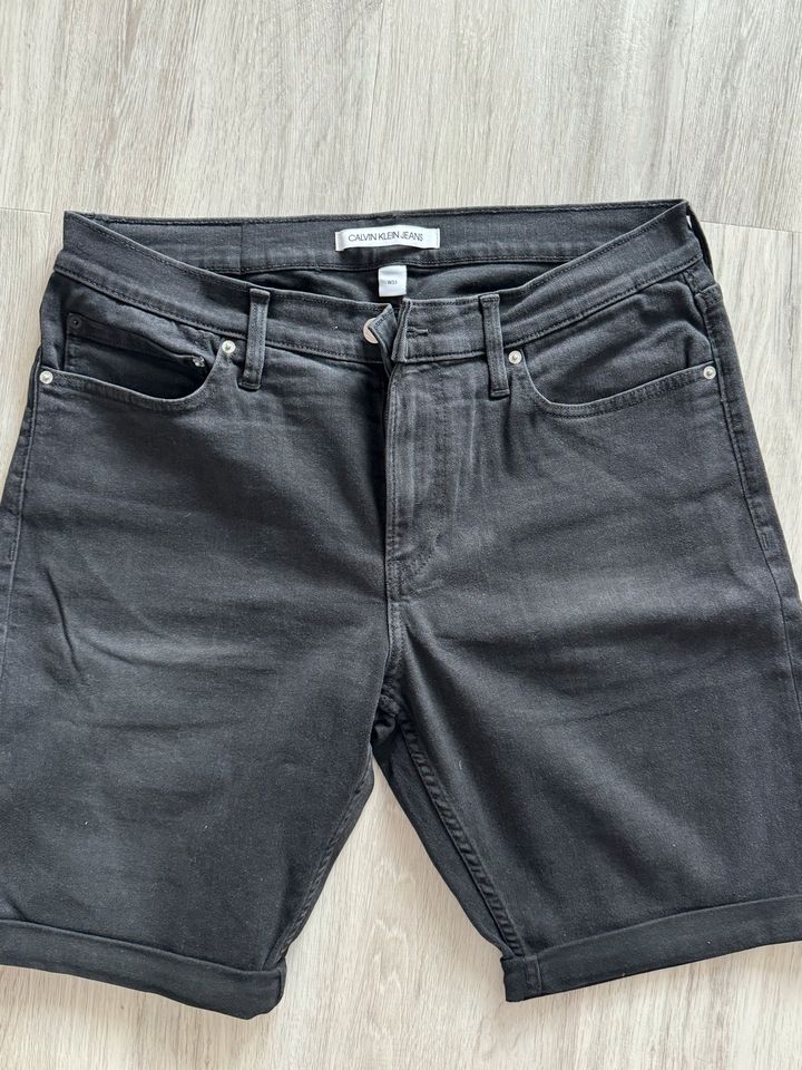 Calvin Klein Jeans Short w33 in Delmenhorst