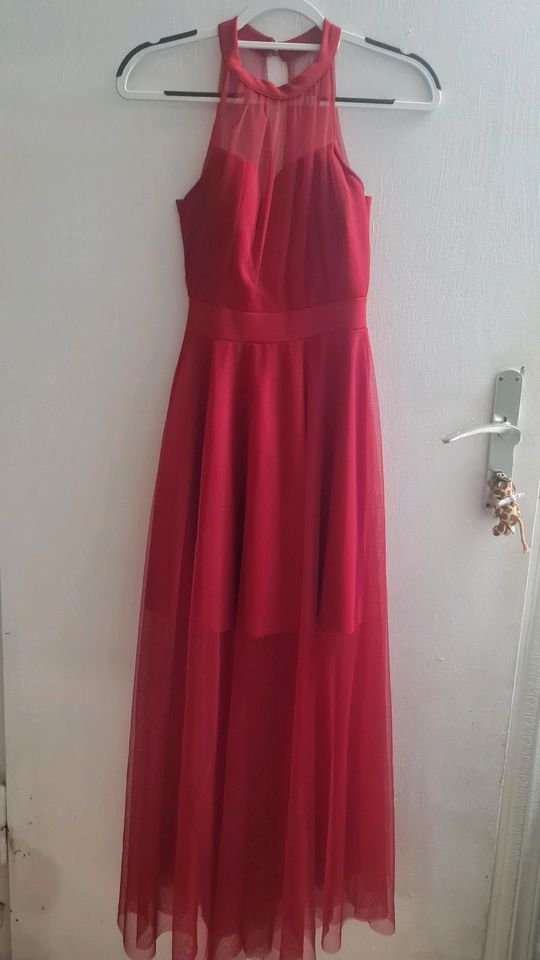 Rotes Kleid in Brohl-Lützing