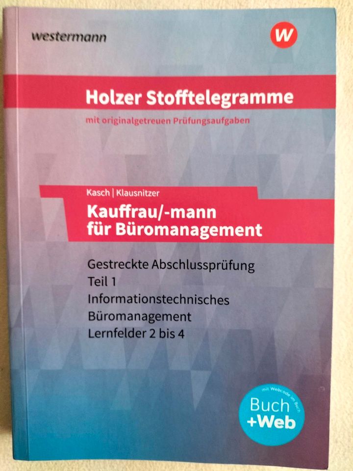 2 Prüfungsbüch. "Kauffrau f. Bürom." 10€ in Donaueschingen