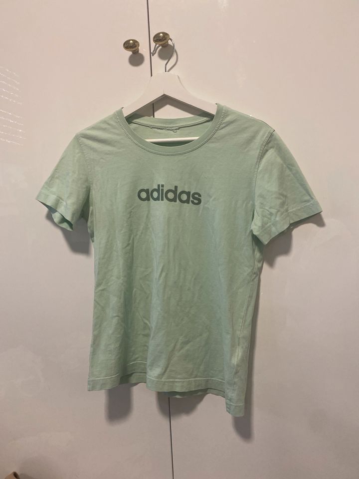 Mint Grünes Vintage Adidas T-Shirt Original S in Ebsdorfergrund
