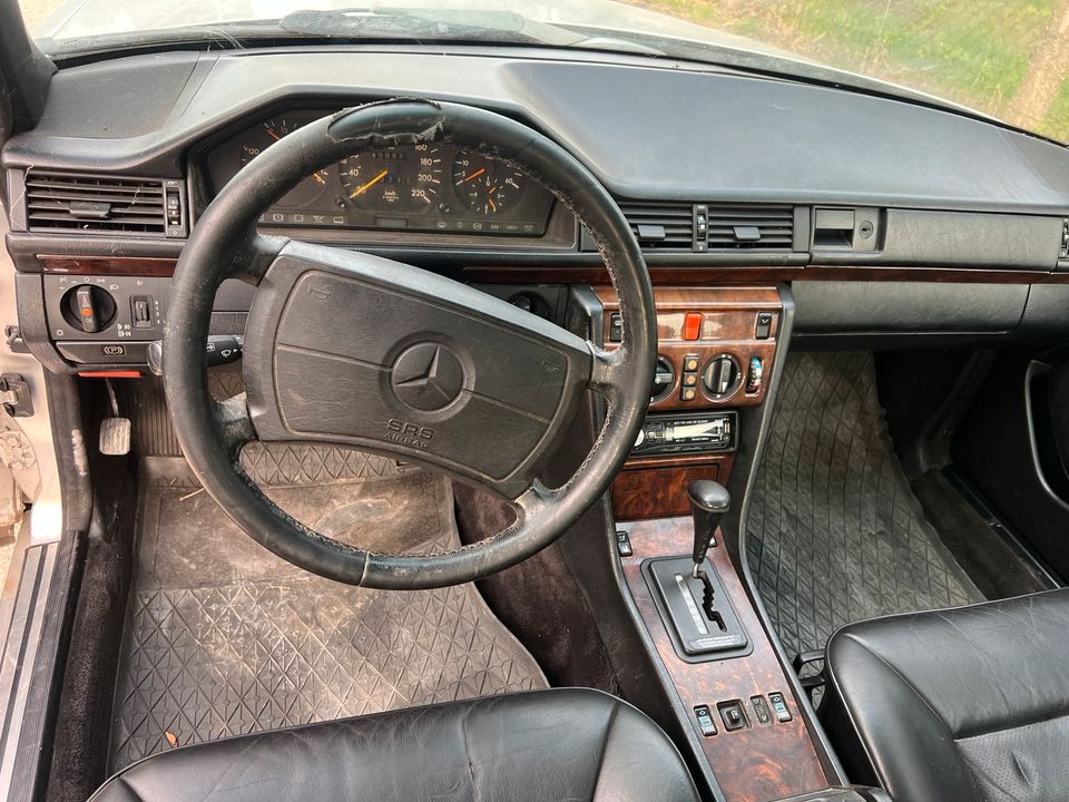 Mercedes Benz E 300D E300 W124 4matic Allrad Klima AHK Oldtimer in Osterweddingen