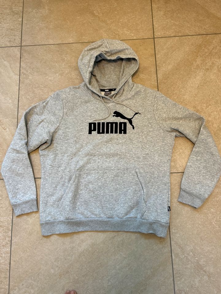 Neuwertiger Hoody-Sweater von Puma, in Gr. L (eher M!) in Langenargen