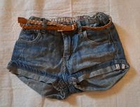 H&M Jeans Shorts Hose kurz mit Gürtel Frühling Sommer 86 Nordrhein-Westfalen - Wermelskirchen Vorschau