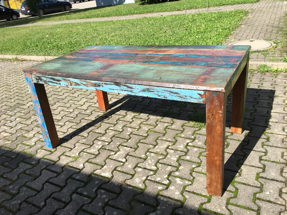 Zwei massive Naturholz-Shabbychic-Tische in Heitersheim