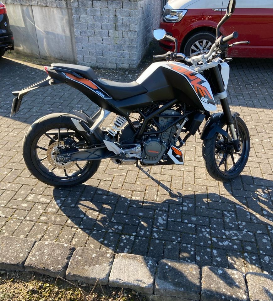 KTM 125 Duke ***kaum gefahren - ca 1000 km!*** in Vlotho