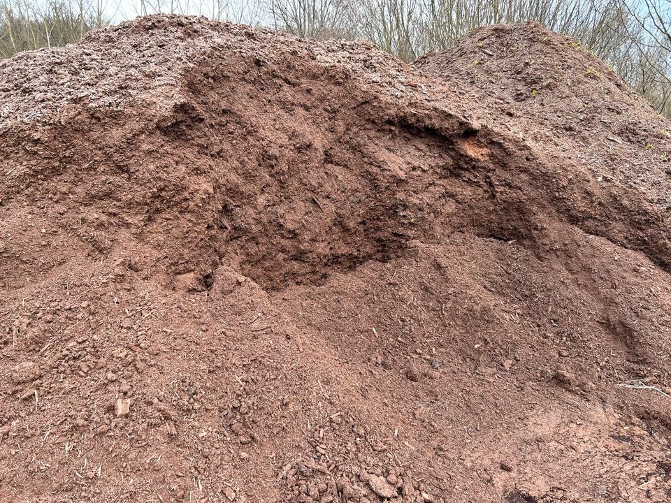 Rindenmulch, Beetabdeckung in Hausen bei Würzburg