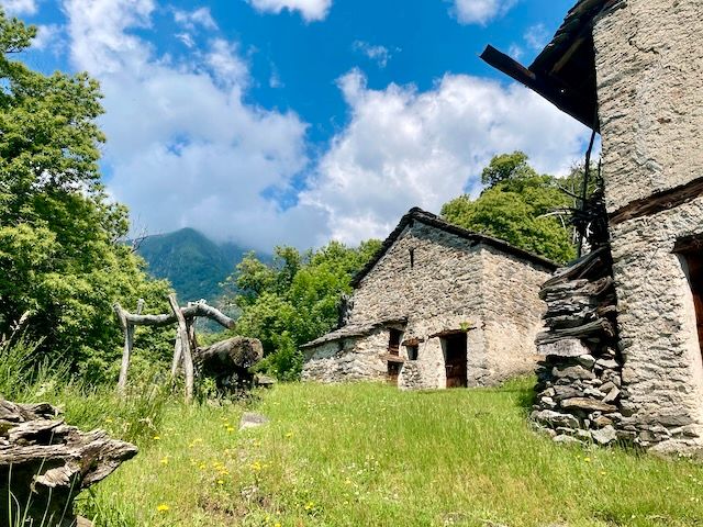 Sehr rustikale Berghütte "Villa Machita" am Comer See, naturnah in Sinn