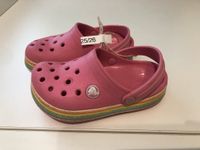 Crocs pink mit Regenbogen-Rand Größe 25/26 Hessen - Freigericht Vorschau
