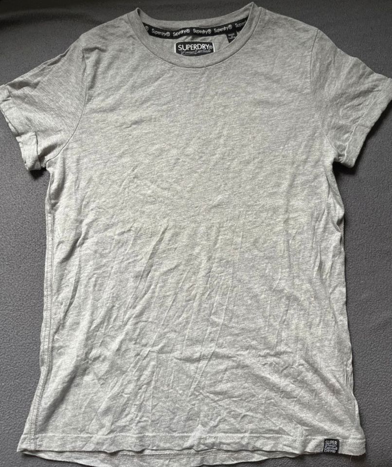 Superdry Graues T-Shirt Gr. S basic Shirt Damen in Marburg