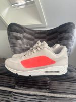 Nike Air Max Gr. 42 weiß grau rot NEU Niedersachsen - Edemissen Vorschau