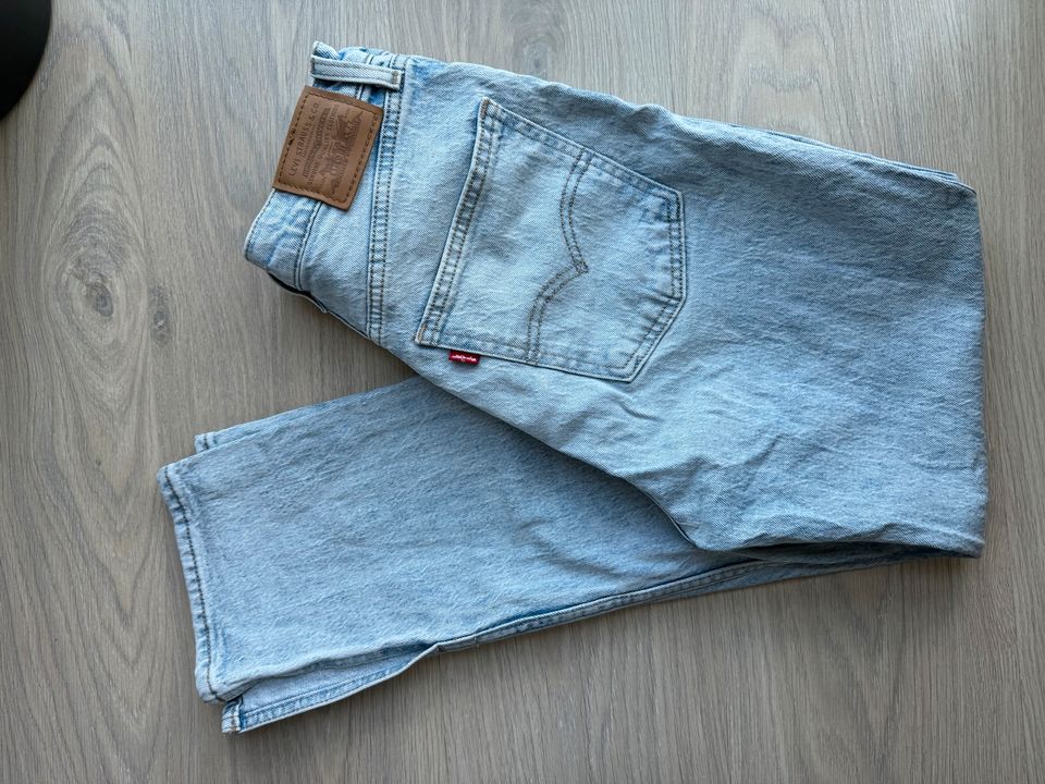 Levi's Jeans mit Schlitz Damen 70's High Slim Straight 27W X 29L in Hattersheim am Main