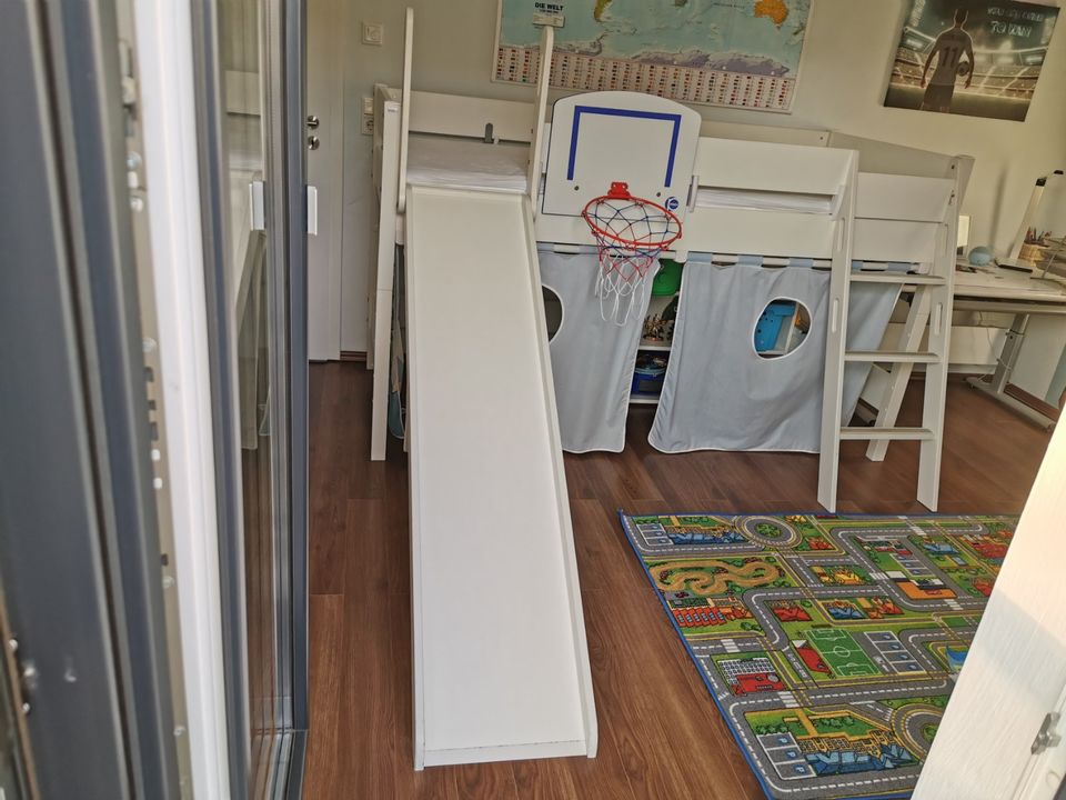 Kinderzimmer: Paidi Hochbett, Kleiderschrank und kleiner Schrank in Hockenheim