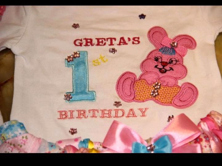 Baby T-Shirt zum Geburtstag Gestalten Vorname Zahl in Oberhausen