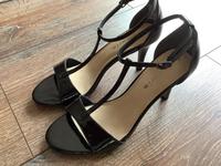 TAMARIS Damen Schuhe Sandaletten Lack schwarz Gr. 40 Niedersachsen - Delmenhorst Vorschau