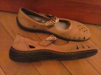 RIEKER Bequeme flache Riemchenschuhe beige,weiches Leder,Gr.41 Berlin - Wilmersdorf Vorschau