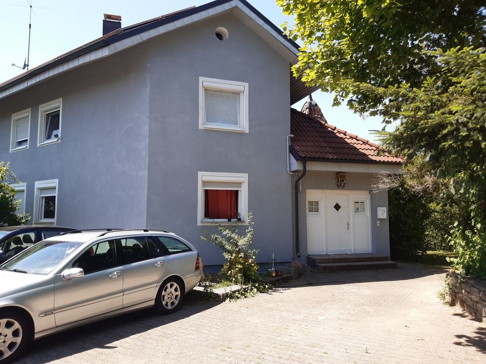 Schöne 2 - Zimmer Dachgeschoßwohnung mit Holzbalken und toller Aussicht! in Efringen-Kirchen