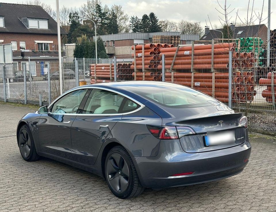 Tesla Model 3 Long Range in Mönchengladbach
