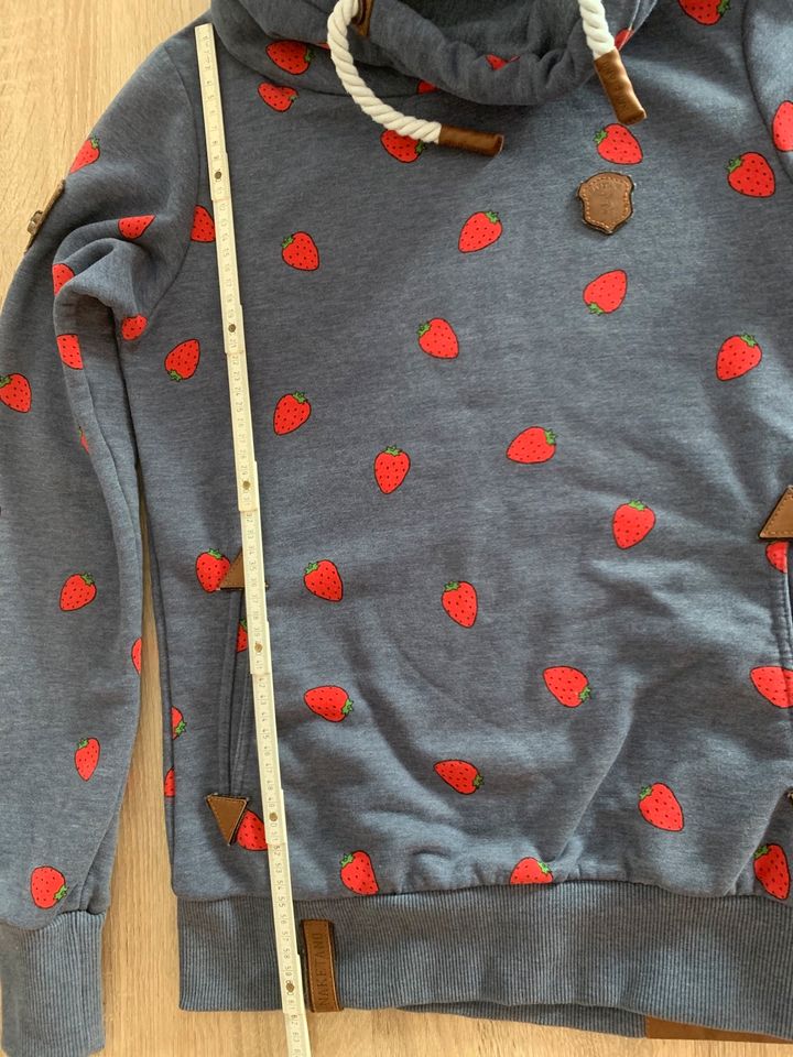 Naketano Hoodie jeansblau mit Erdbeeren - Größe S in Garching b München