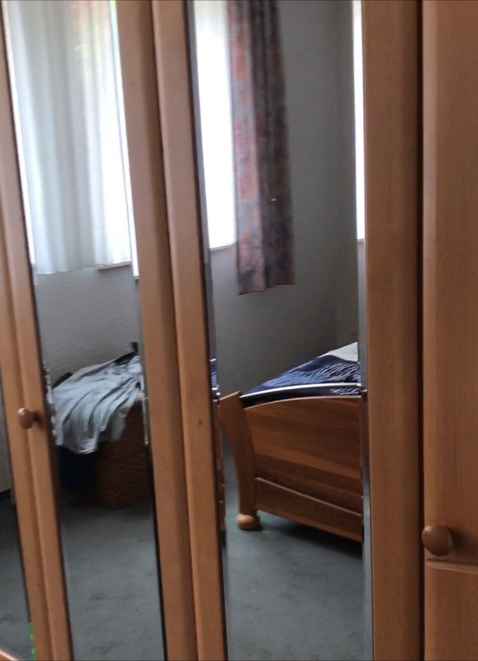 Schlafzimmerschrank massiv  Holz  Spiegeltüren Haushaltsauflösung in Marl