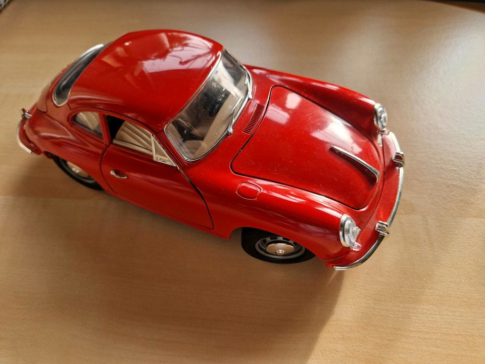 Porsche Modelle 1:18 in Stuvenborn