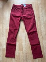 Hosen Jeans rot schwarz Größe 42 Niedersachsen - Burgdorf Vorschau
