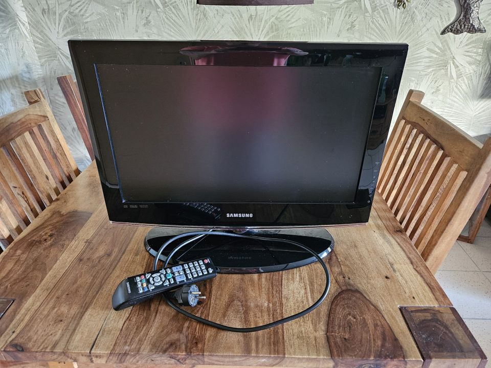 Verkaufe Samsung LCD TV Monitor LE22B450C4WXZG m. Fernb. in Gladbeck