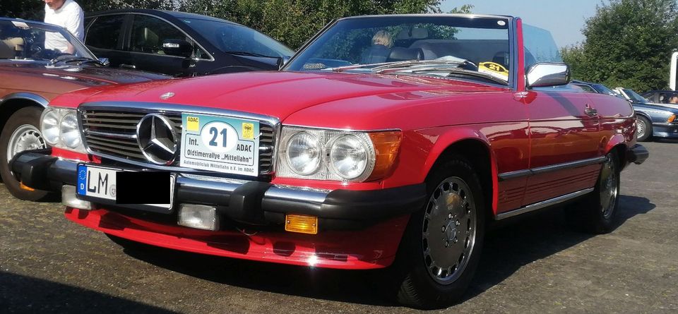 Mercedes - SL 560 R107 mit H Zulassung – Fahren wie Bobby Ewing in Limburg