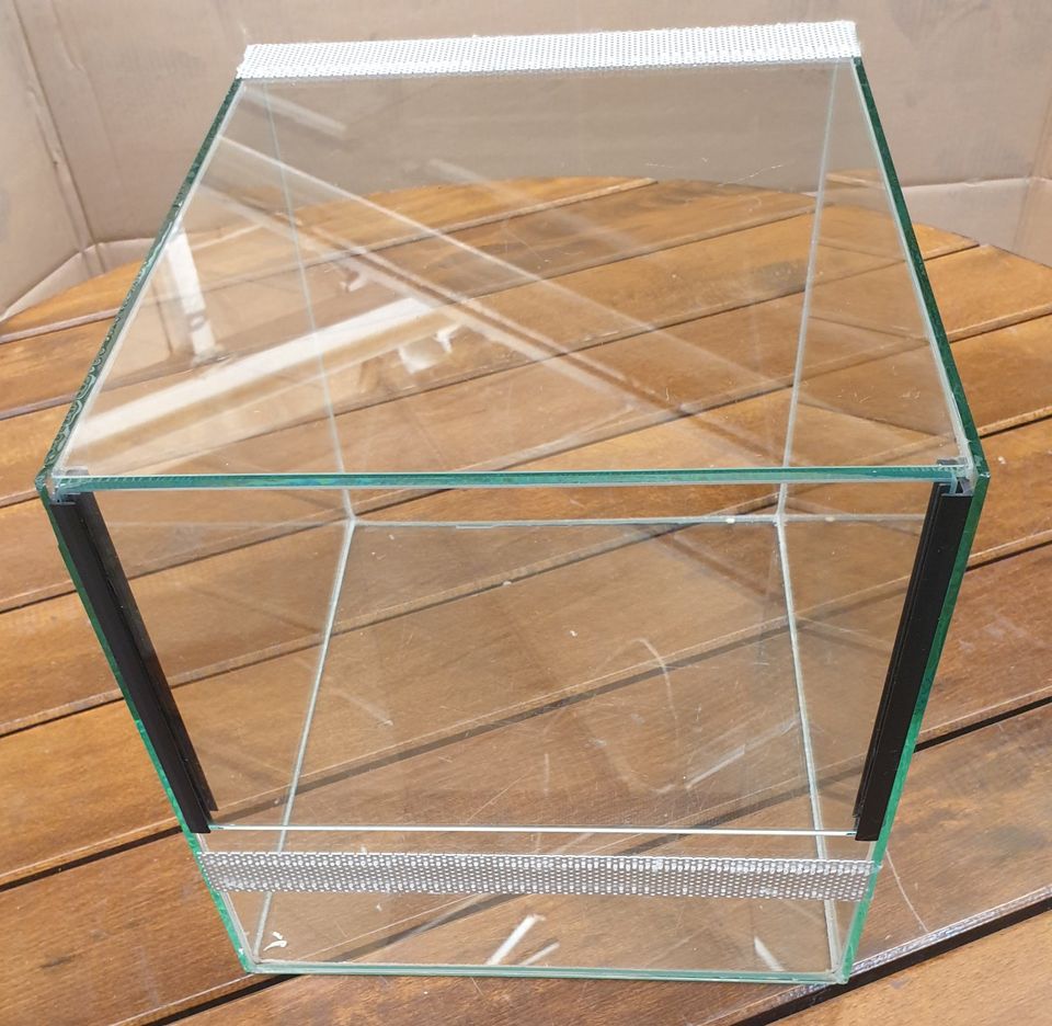 Terrarium Breite 25 cm, Höhe 25 cm, Tiefe 30 cm + Doppelbelüftung in  Baden-Württemberg - Leutenbach | eBay Kleinanzeigen ist jetzt Kleinanzeigen