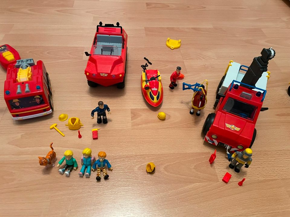 Feuerwehrmann Sam Boot Auto Hubschrauber Set Paket guter Zustand! in Mülheim-Kärlich