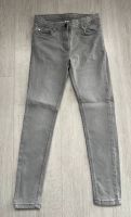 Jeans / Hose von Yigga in Größe 134 * hellgrau * Skinny Fit * Düsseldorf - Unterrath Vorschau