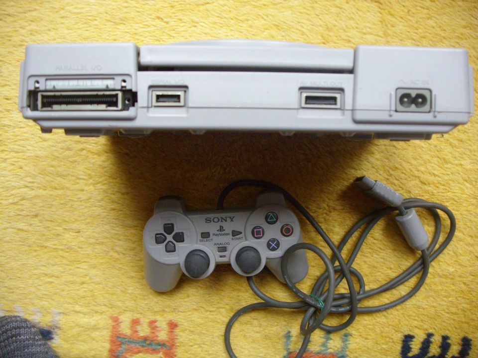 Sony Playstation SC PH 5552 mit Controller in Estorf