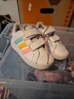 Mädchen Adidas Sneaker, Größe 24 Nordrhein-Westfalen - Remscheid Vorschau
