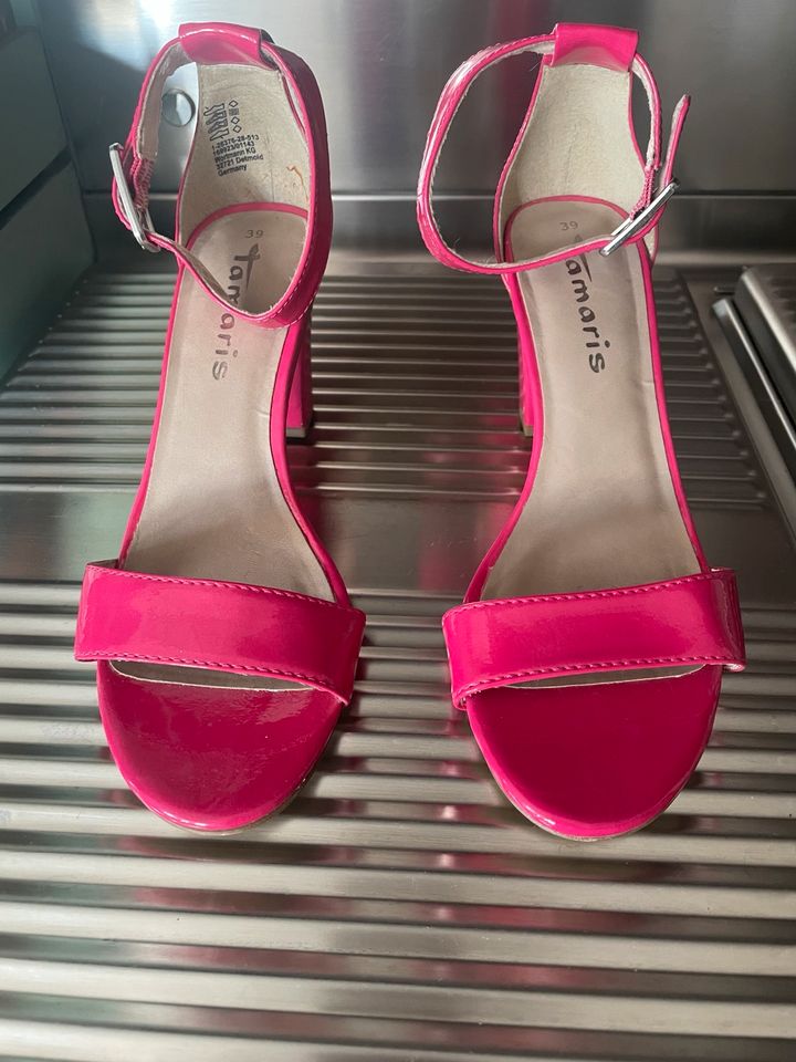 Sandalette mit Riemchen Lackleder pink, Tamaris, Gr 39 in  Ludwigsvorstadt-Isarvorstadt - Isarvorstadt | eBay Kleinanzeigen ist jetzt  Kleinanzeigen