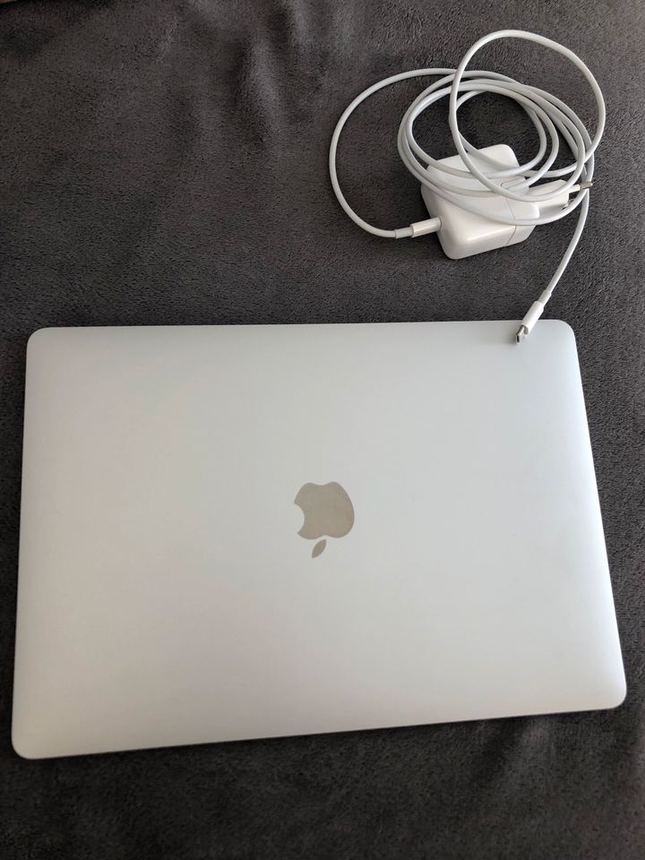 Apple MacBook Air 13’’ 256 GB 8 GB RAM wie neu in Saarlouis