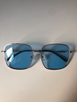 Sonnenbrille mit blau getönten Gläsern von &other Stories, Gold Hamburg-Nord - Hamburg Barmbek Vorschau