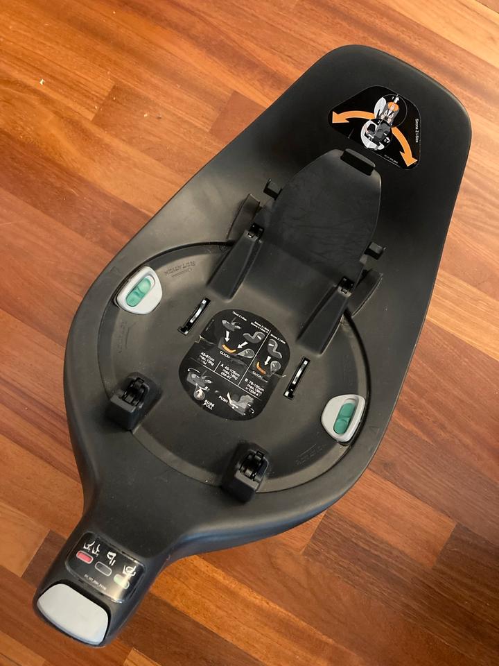 Babyschale Cybex Cloud Z i-Size Plus + Basisstation in Hamburg
