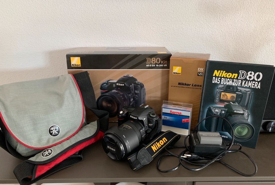 Nikon D80 mit Nikkor AF-S DX VR 18-200mm Objektiv Top Zustand in Geretsried