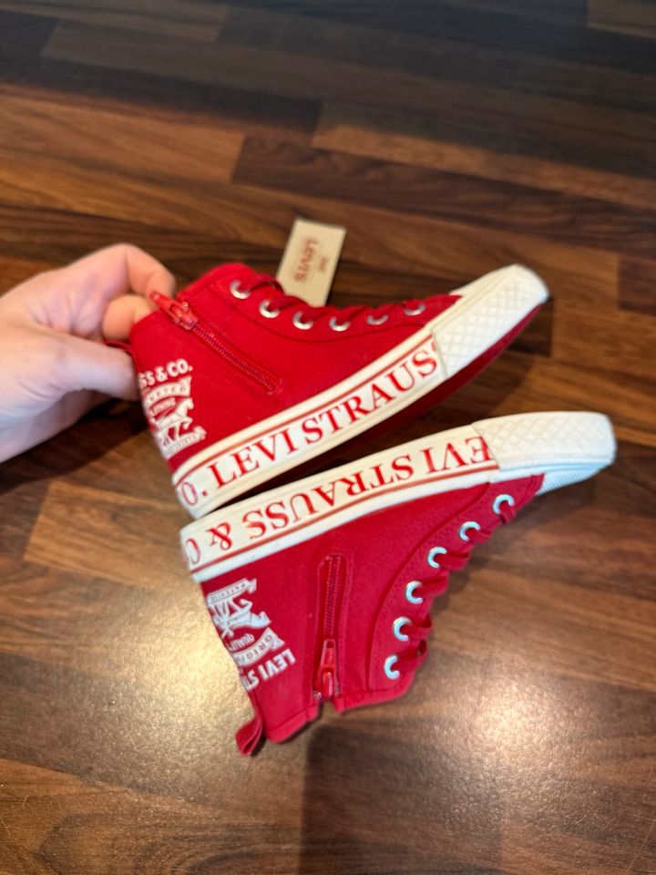 Levi’s Strauss Chucks sneaker Schuhe rot neu mit Etikett 31 in Damme