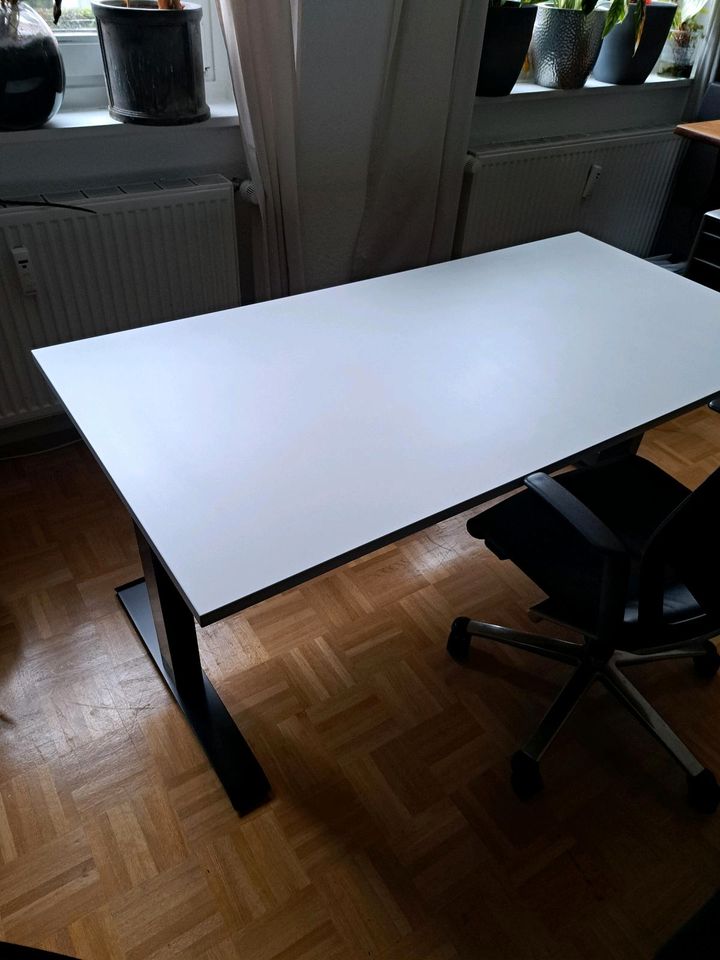 Schreibtisch elektr. höhenverstellbar 160x80 cm, TÜV geprüft, neu in Hamburg